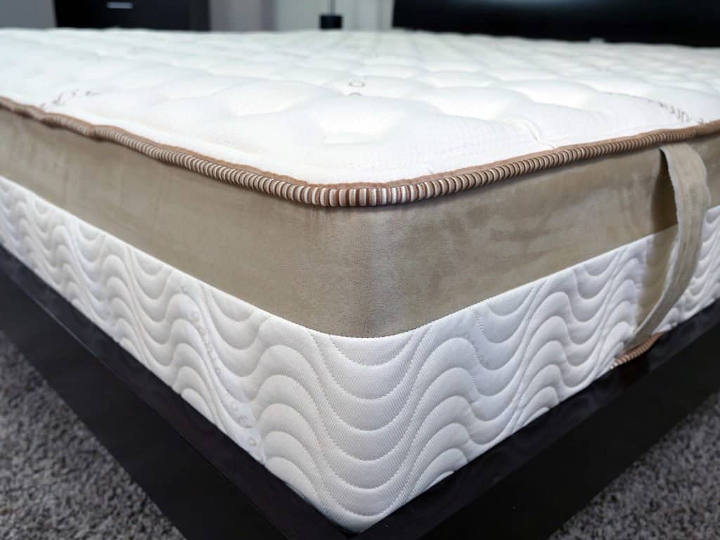 mattress pad for loom and leaf mattress