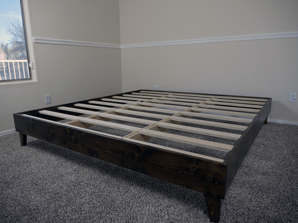 eLuxurySupply platform bed - overview of the construction