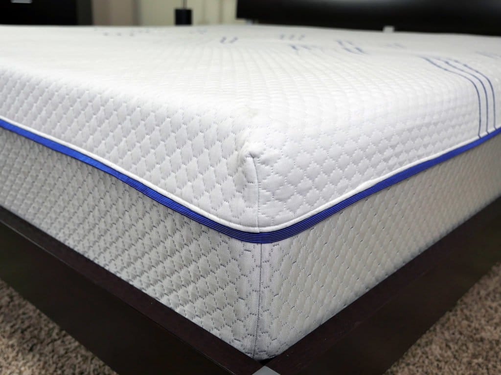 Close up shot of the eLuxurySupply hybrid mattress cover