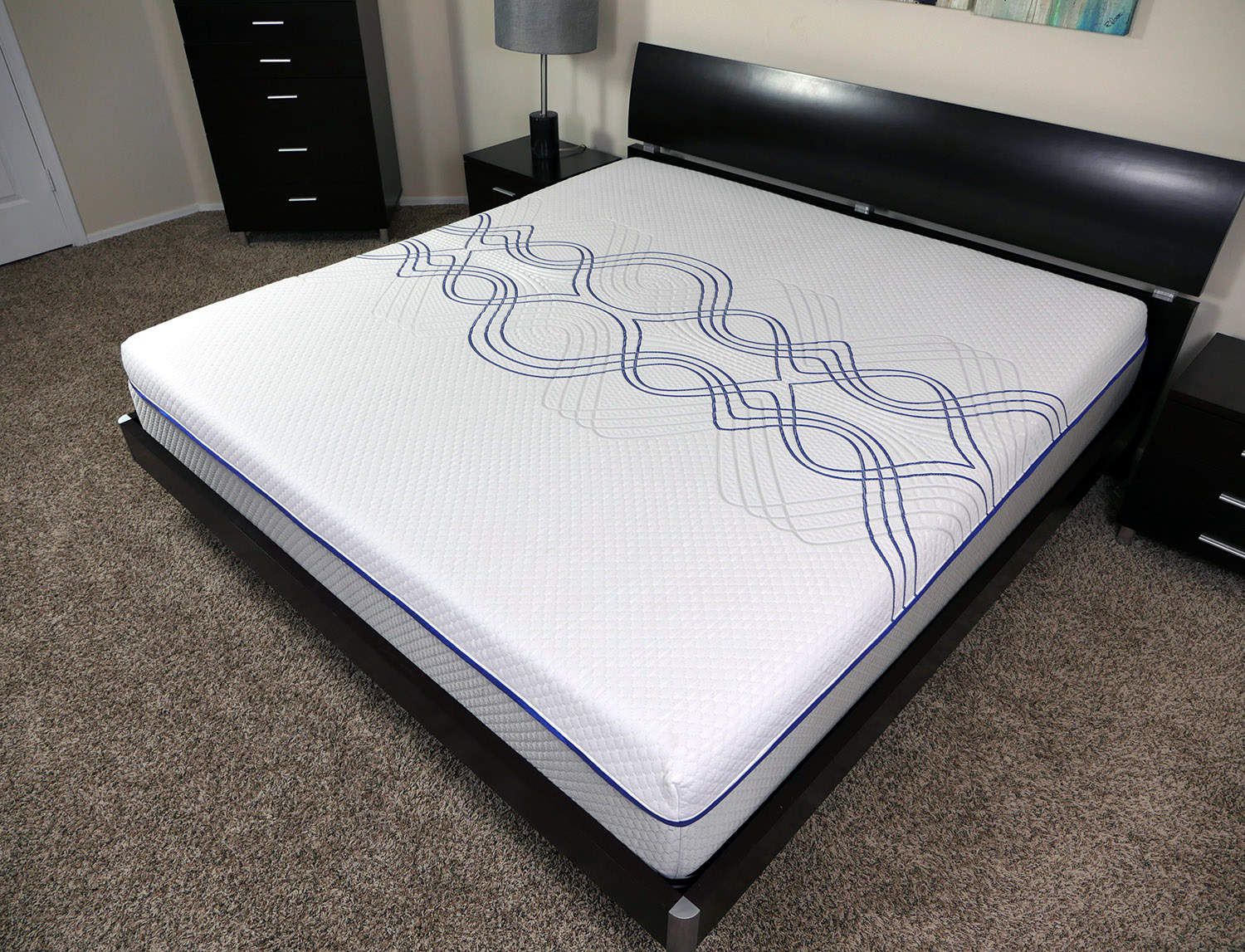 Angled view of the eLuxurySupply hybrid mattress
