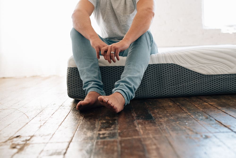 Floor mattress outlet for guests