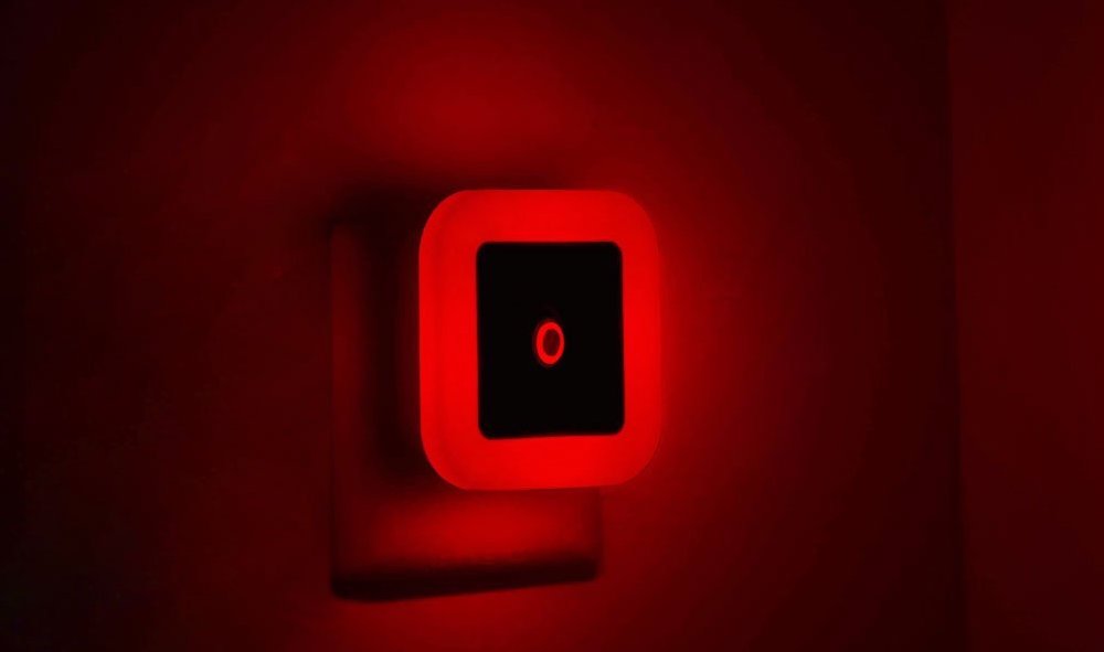 iAvo Soft Red Night Light