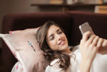 Recent Study Unveils 3 Health Risks from Nighttime Screen Exposure