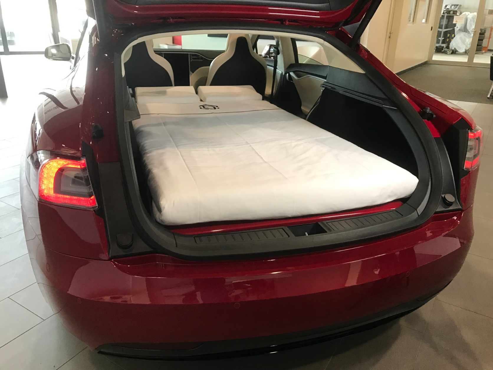 een miljoen Parelachtig geduldig Tesla Introduces a New Bed-in-a-Box... For Your Car | Sleepopolis