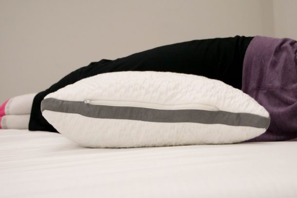should i sleep with a pillow between my legs should i sleep with a pillow between my legs