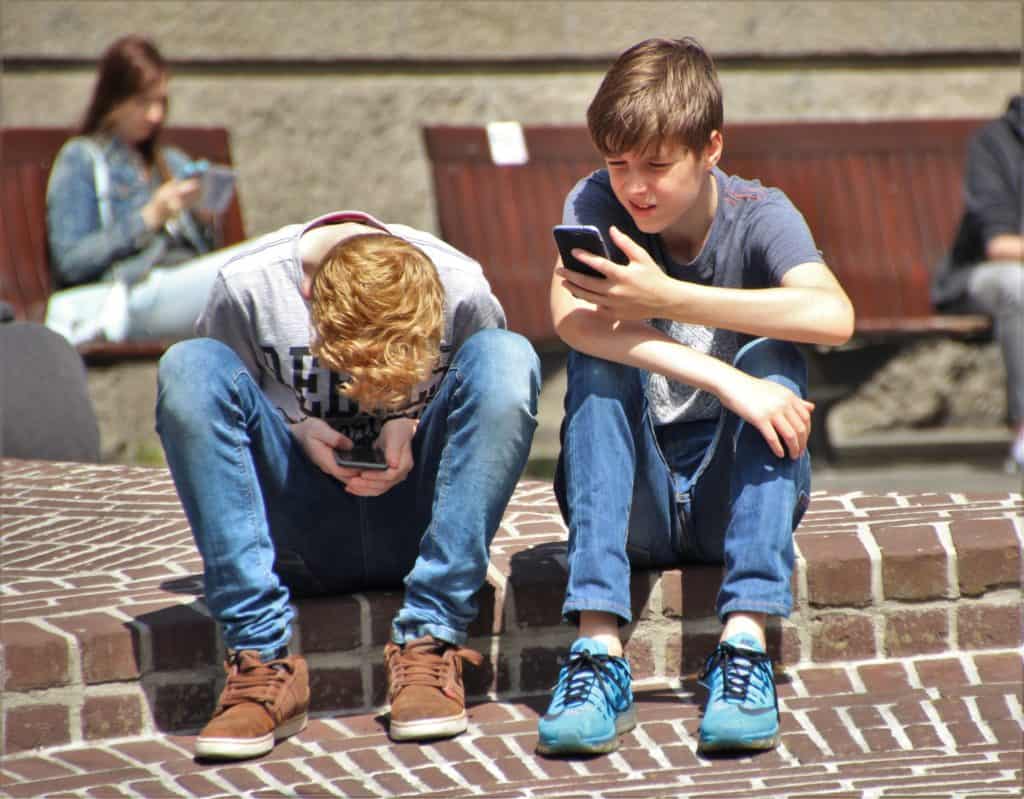 boys cellphones children 159395