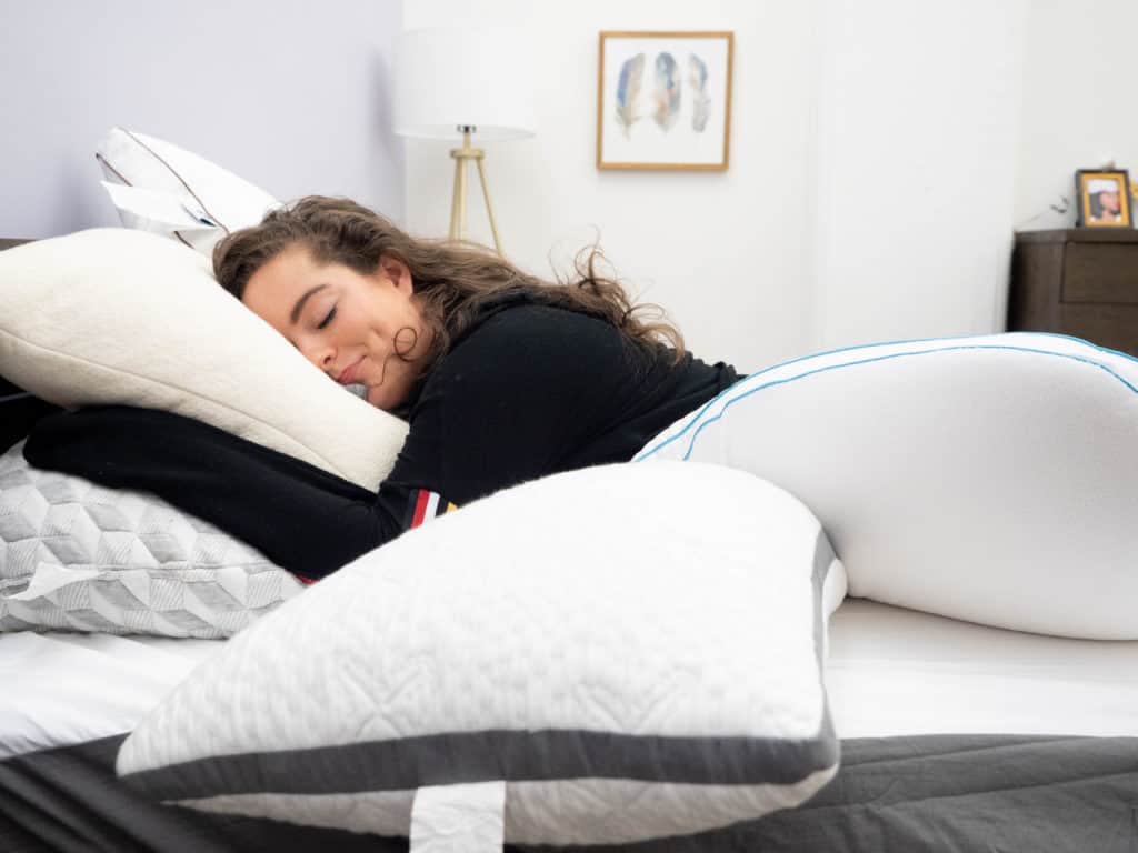 Memory Foam vs Latex Foam Pillow (2020) Full Guide and Comparison