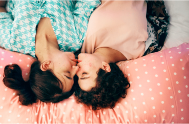 New App Turns ’90s Rom-Coms into Bedtime Stories