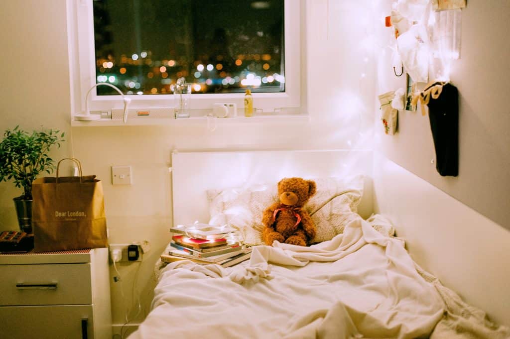 Marie Kondo s 9 Best Tips for Organizing your Bedroom Sleepopolis