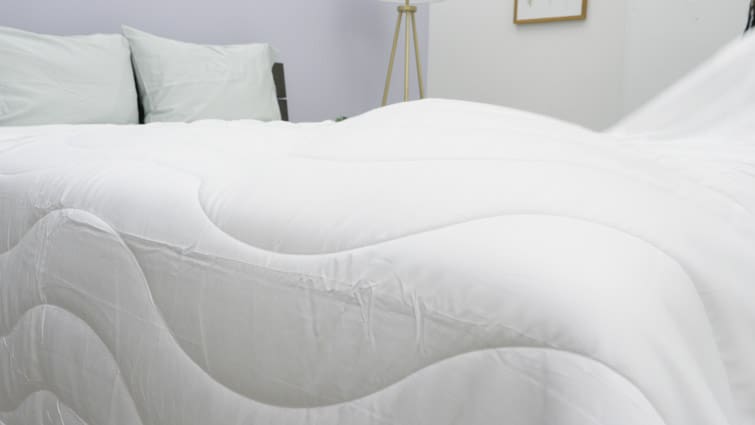 Buffy Full/Queen Breeze Comforter - White