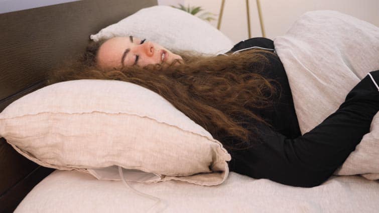 How a Leg Pillow Can Change Your Sleep - Smart Nora