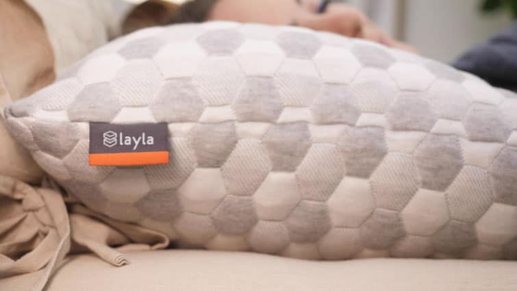 Layla Pillow Review 2021 Best Worst Qualities Sleepopolis
