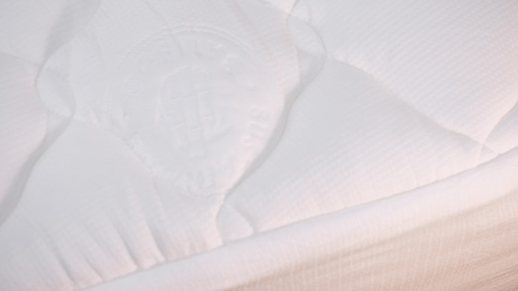Helix plush mattress topper cover close up