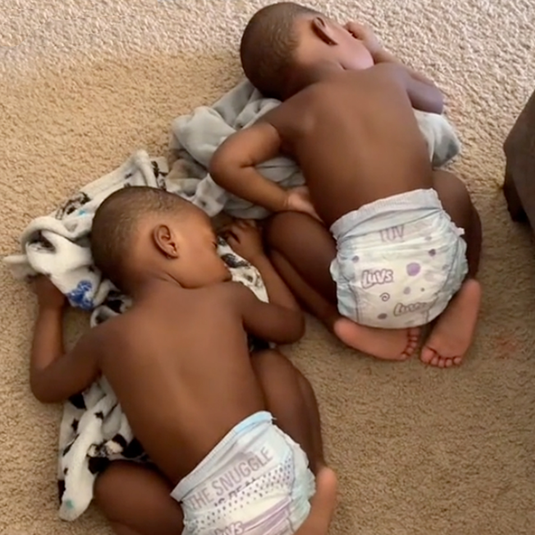 Aww! See These Cute Toddler Twins Sleeping in the Same Position