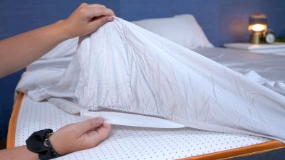 Elastic on the Puffy Bamboo sheets