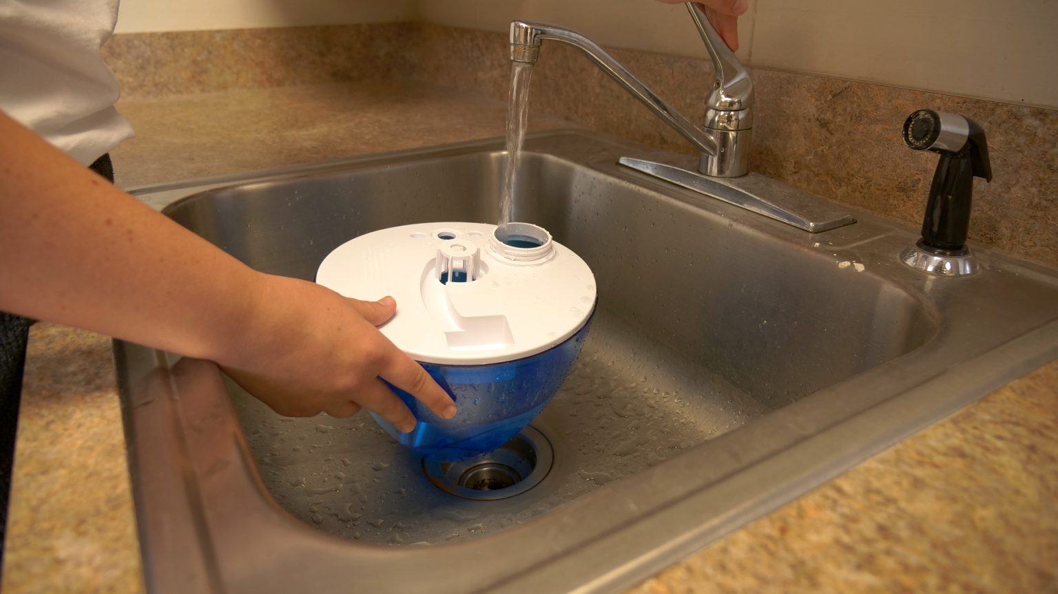 How to Clean a Humidifier : A Simple and Easy Method | Sleepopolis