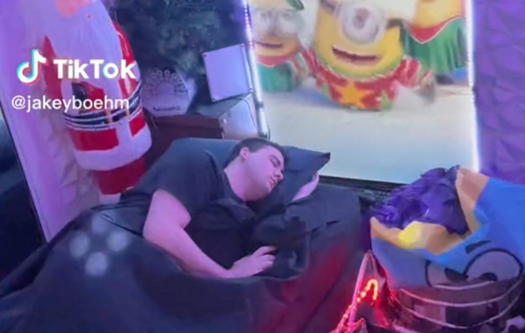 TikTok Streamer Refuses to Clean His Room