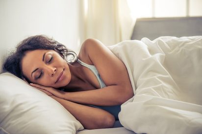 woman dreaming in rem sleep