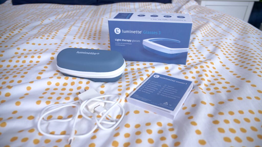 Luminette 3 Light Therapy Glasses - Wearable Happy Lamp - Blue Enriched  White LED Sun Lamp - Natural Relief for Sleep Problems, Seasonal Mood  Disorders and Jet lag - Portable Daylight Lamp 