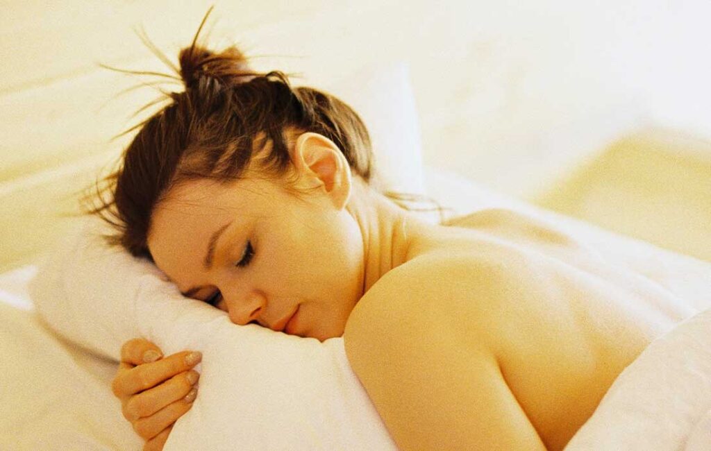 Should You Try Sleeping Naked? Here's the Truth