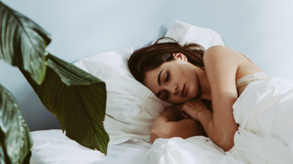 Sleeping Without a Pillow: Is It Bad For You? - Casper Blog