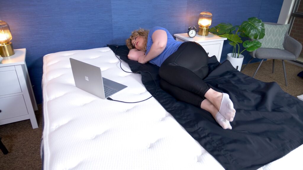 Nichole testing side sleeping pressure relief on Brooklyn Bedding's Signature Hybrid