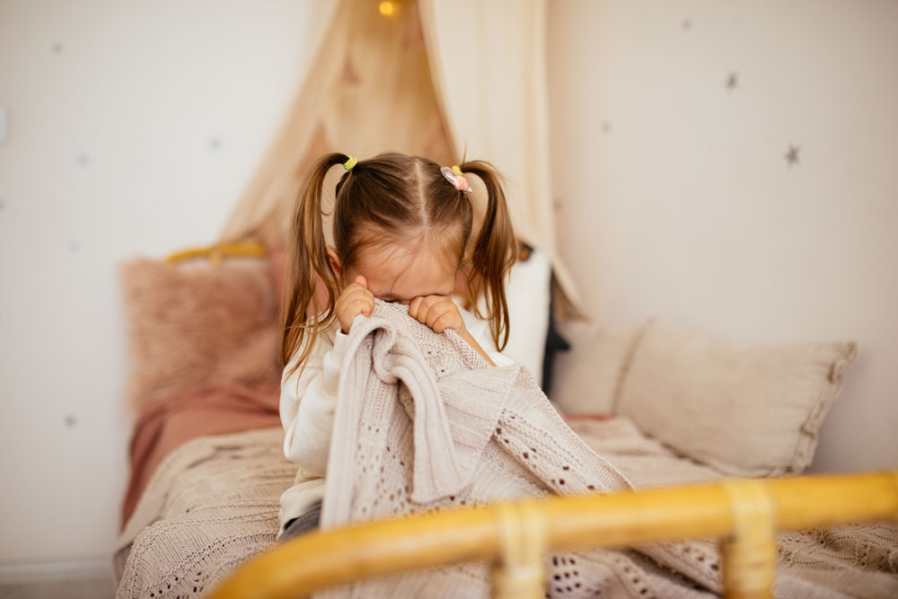 1 in 4 Parents Say Their Kids Have Bedtime Anxiety — Here’s What An Expert Suggests