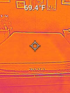 The Awara Natural Luxury Hybrid's surface temperature before laying down on it.