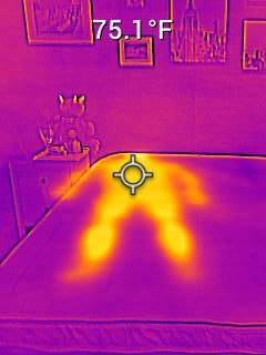 The Awara Premier Luxury Hybrid's surface temperature after laying on it.