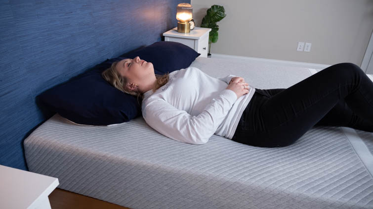 Mattress tester Bridget back sleeping on the Leesa mattress.