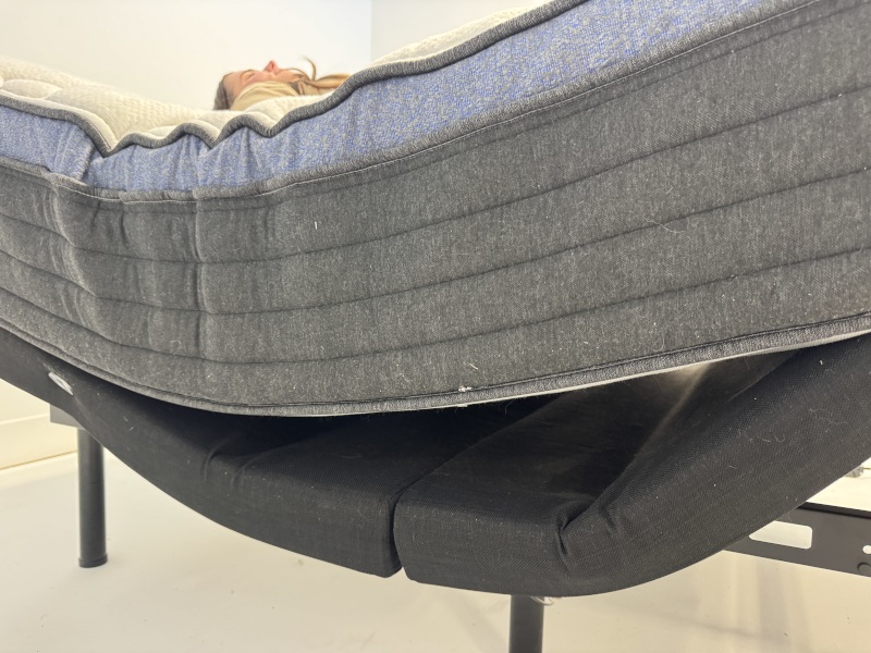 A close look at a good-sized gap between an adjustable bed and a Helix Midnight Luxe Mattress
