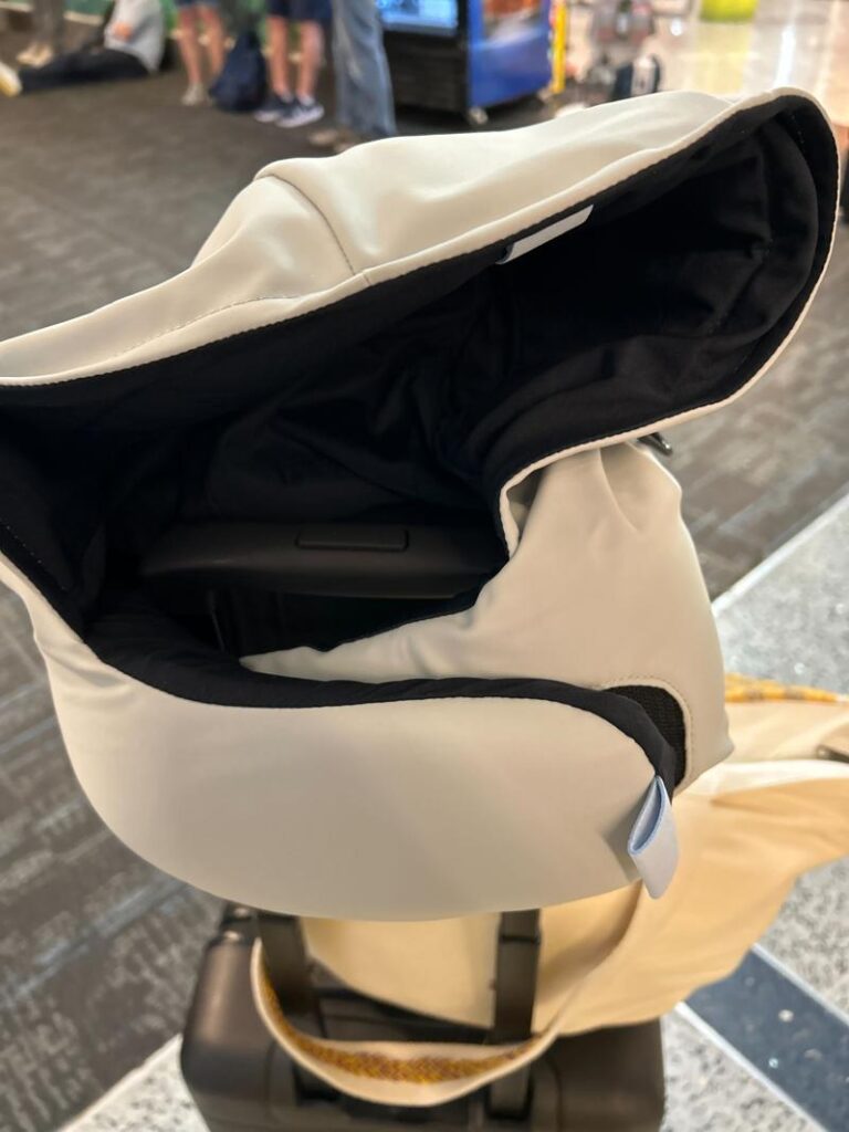 The Pluto Pod 2.0 easily fits on your luggage handle while travelling